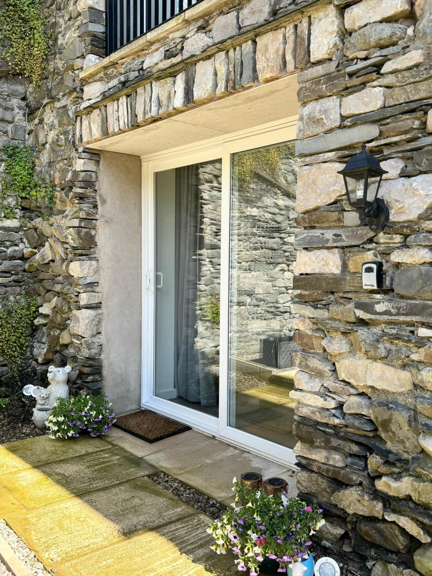The Barn In The Courtyard Aparthotel Ulverston Buitenkant foto