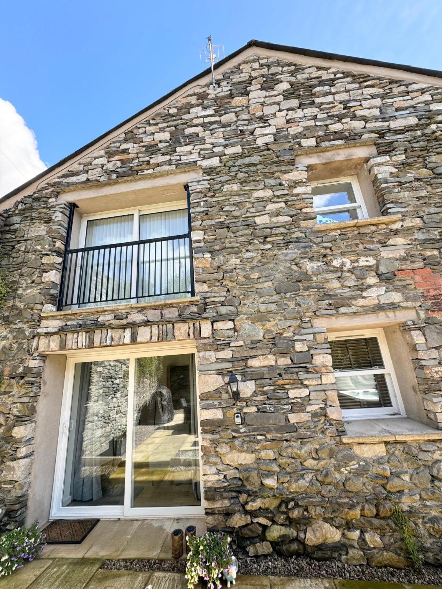 The Barn In The Courtyard Aparthotel Ulverston Buitenkant foto